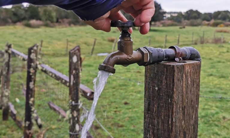Lee más sobre el artículo Radio Camila on line, 13 de octubre 2021, Vecinos de Las Camelias Bajas tendrán agua potable por primera vez y para siempre